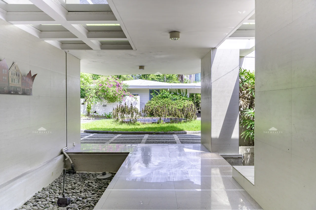 5BR House and Lot for Sale in North Forbes Park, Makati C...