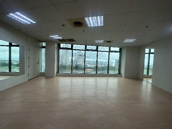 Affordable Semi- Fitted Office Space for Lease in BGC (Bonifacio Global City) Taguig with 24/7 Capacity				