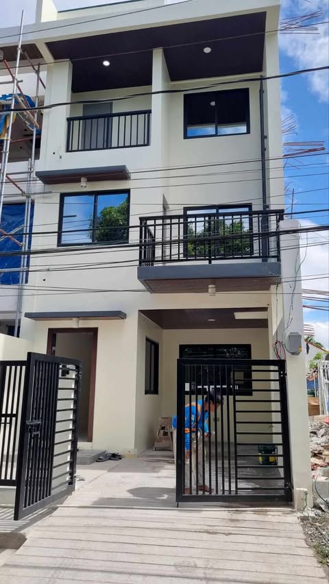 4-Bedroom Townhouse for Sale in Better Living Paranaque (OB508.6)