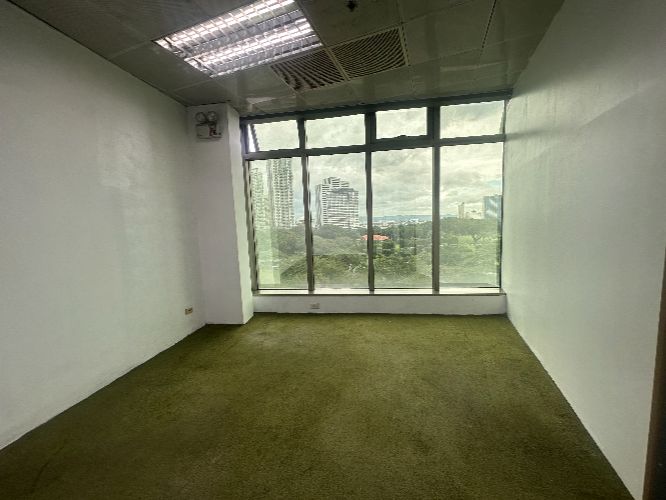 Affordable Mid Size Office Space for Lease in BGC Taguig with Pantry 