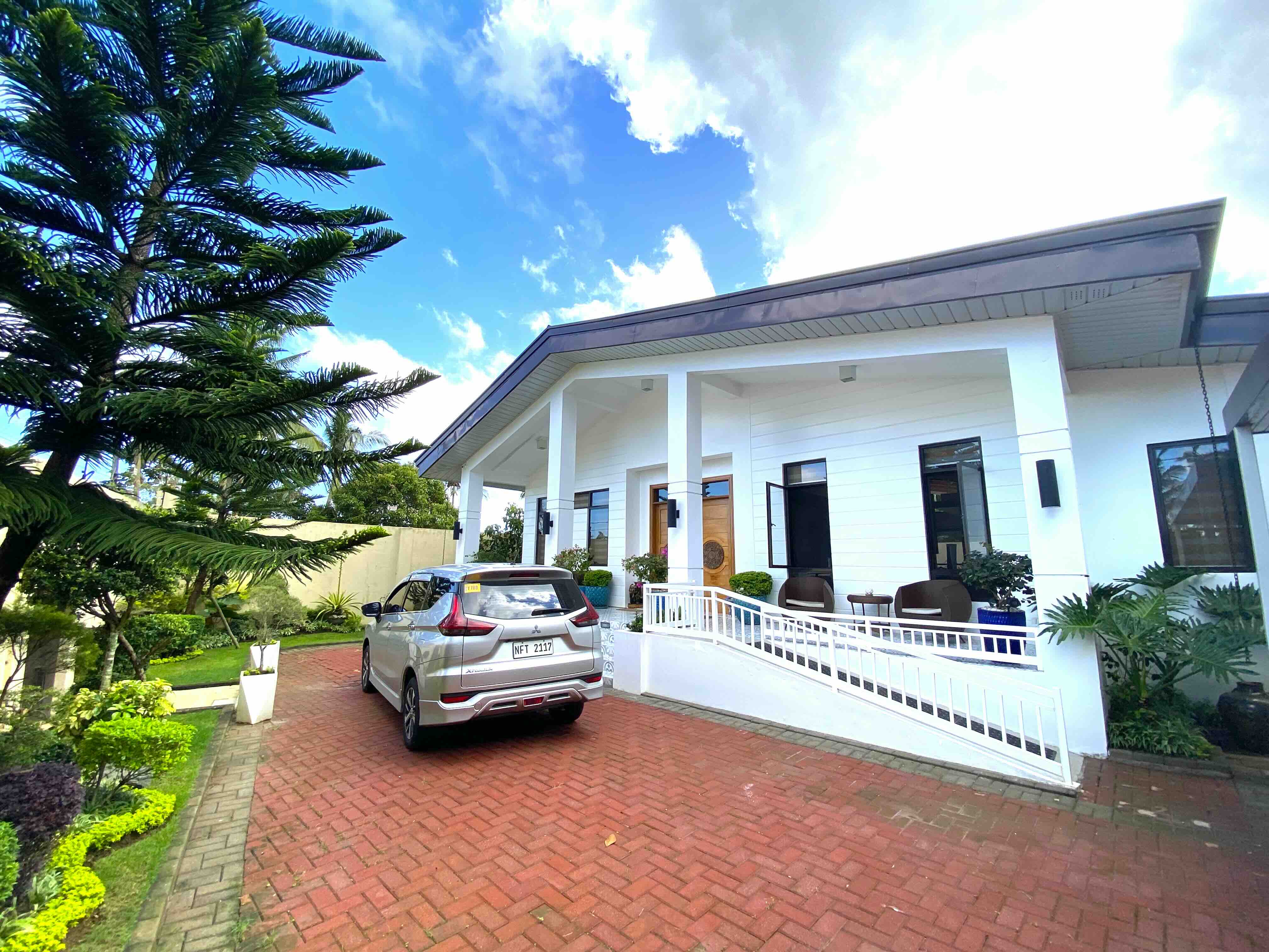ABSOLUTE BARGAIN. RUSH SALE. QUALITY SINGLE STOREY 4-Bed house for sale Nr Tagaytay. Last Price P18,995,000